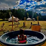 Lyxtält Glamping Niebianska Osada Jurty Dolnoslaskie