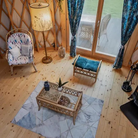 Luxury tent Glamping Niebianska Osada Jurty Dolnoslaskie & *
