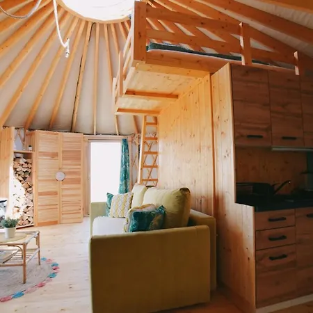 Glamping Niebianska Osada Jurty Dolnoslaskie & *