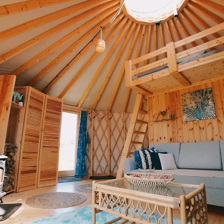 Glamping Niebianska Osada Jurty Dolnoslaskie & *