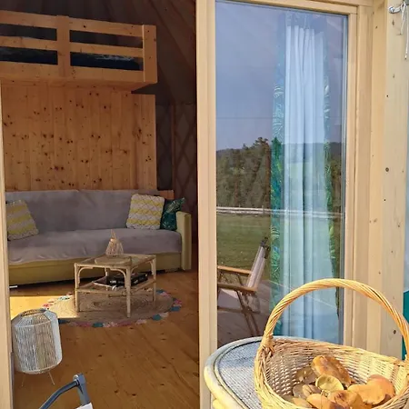 Glamping Niebianska Osada Jurty Dolnoslaskie * 폴라니카-즈루이