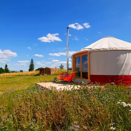 Lüks kamp alanı Glamping Niebianska Osada Jurty Dolnoslaskie