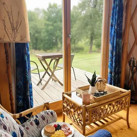 Glamping Niebiańska Osada Jurty Dolnośląskie&spa Luksusowy namiot
