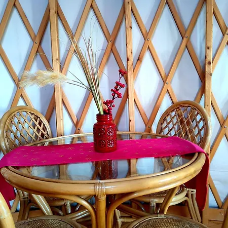 Glamping Niebiańska Osada Jurty Dolnośląskie&spa *