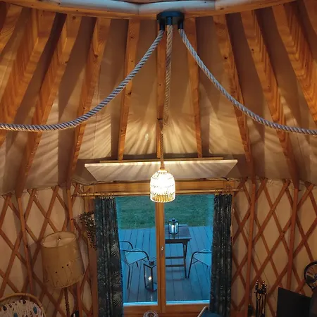 Luksusowy namiot Glamping Niebiańska Osada Jurty Dolnośląskie&spa *