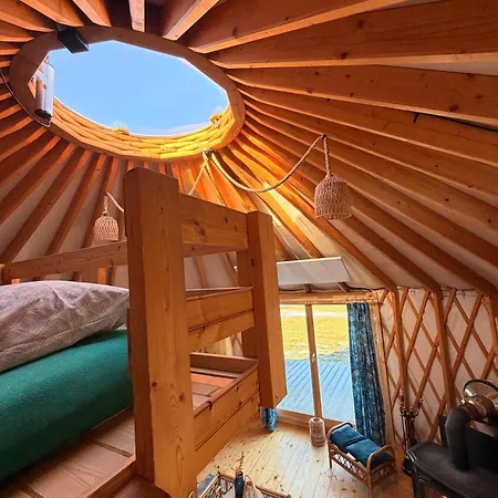 Glamping Niebianska Osada Jurty Dolnoslaskie Роскошный шатер Поляница-Здруй