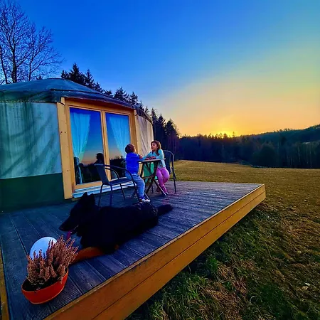 Glamping Niebianska Osada Jurty Dolnoslaskie Lüks kamp alanı