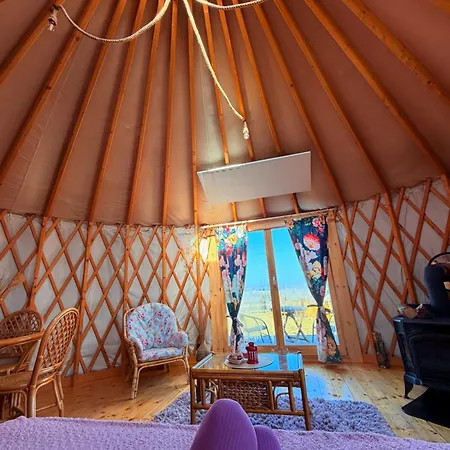 Glamping Niebianska Osada Jurty Dolnoslaskie 豪华帐篷