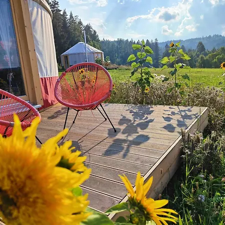 Lüks kamp alanı Glamping Niebianska Osada Jurty Dolnoslaskie