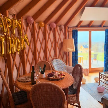 Glamping Niebianska Osada Jurty Dolnoslaskie Lüks kamp alanı Polanica-Zdroj