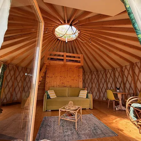 Lüks kamp alanı Glamping Niebianska Osada Jurty Dolnoslaskie Polanica-Zdroj