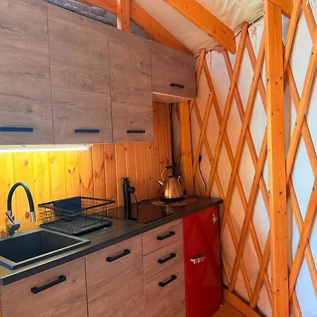 Lüks kamp alanı Glamping Niebianska Osada Jurty Dolnoslaskie Polanica-Zdroj