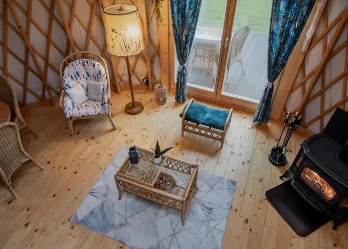 Campismo de Luxo Glamping Niebianska Osada Jurty Dolnoslaskie *