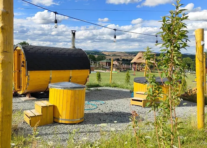 Campismo de Luxo Glamping Niebianska Osada Jurty Dolnoslaskie *