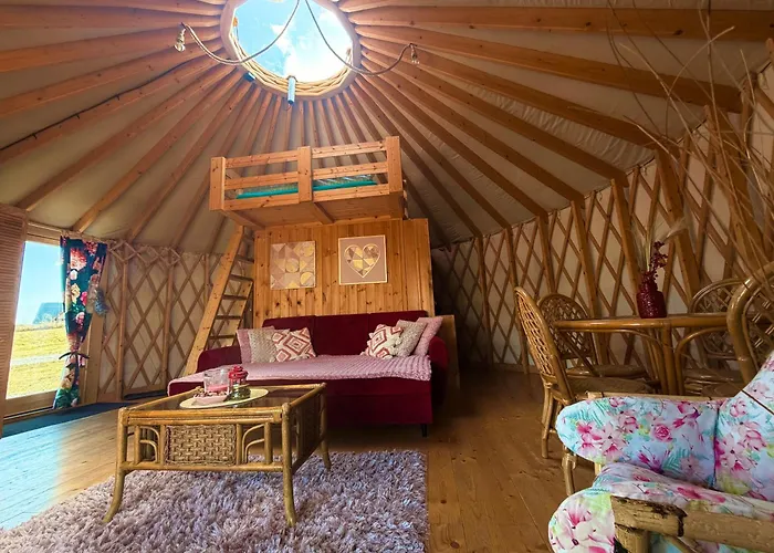 Campismo de Luxo Glamping Niebianska Osada Jurty Dolnoslaskie