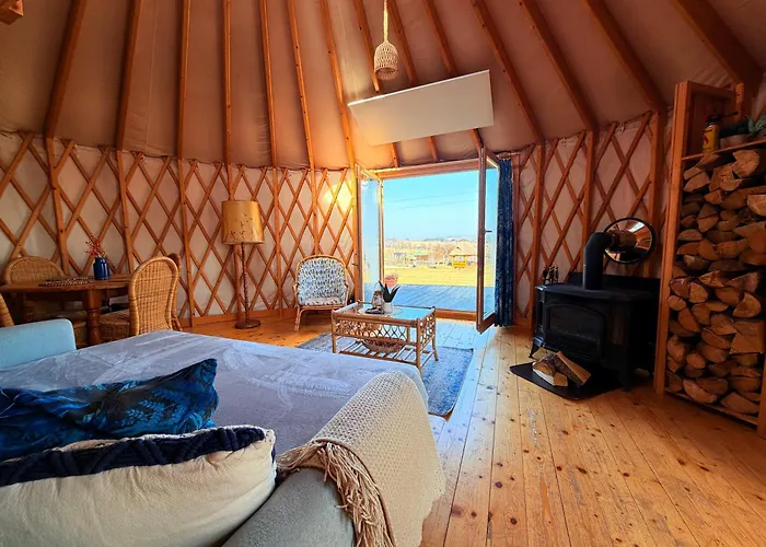 Campismo de Luxo Glamping Niebianska Osada Jurty Dolnoslaskie